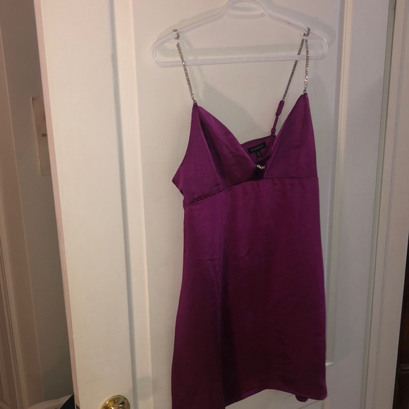 Purple-pink satin dress with diamond straps - Picture 2 of 3